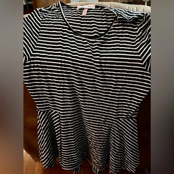 Short sleeve top - Picture 2 of 7